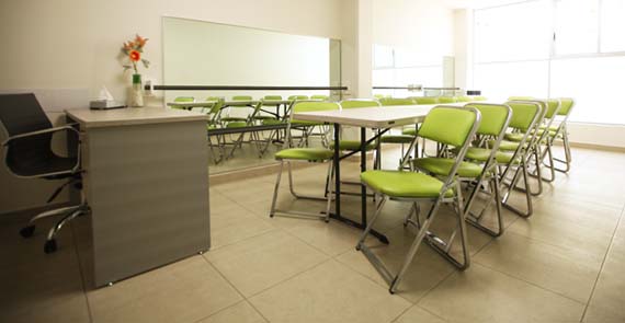 Salón multiusos. Consultorios, oficinas y sala multiusos dispobibles para rentar por hora en México DF col. Banjidal